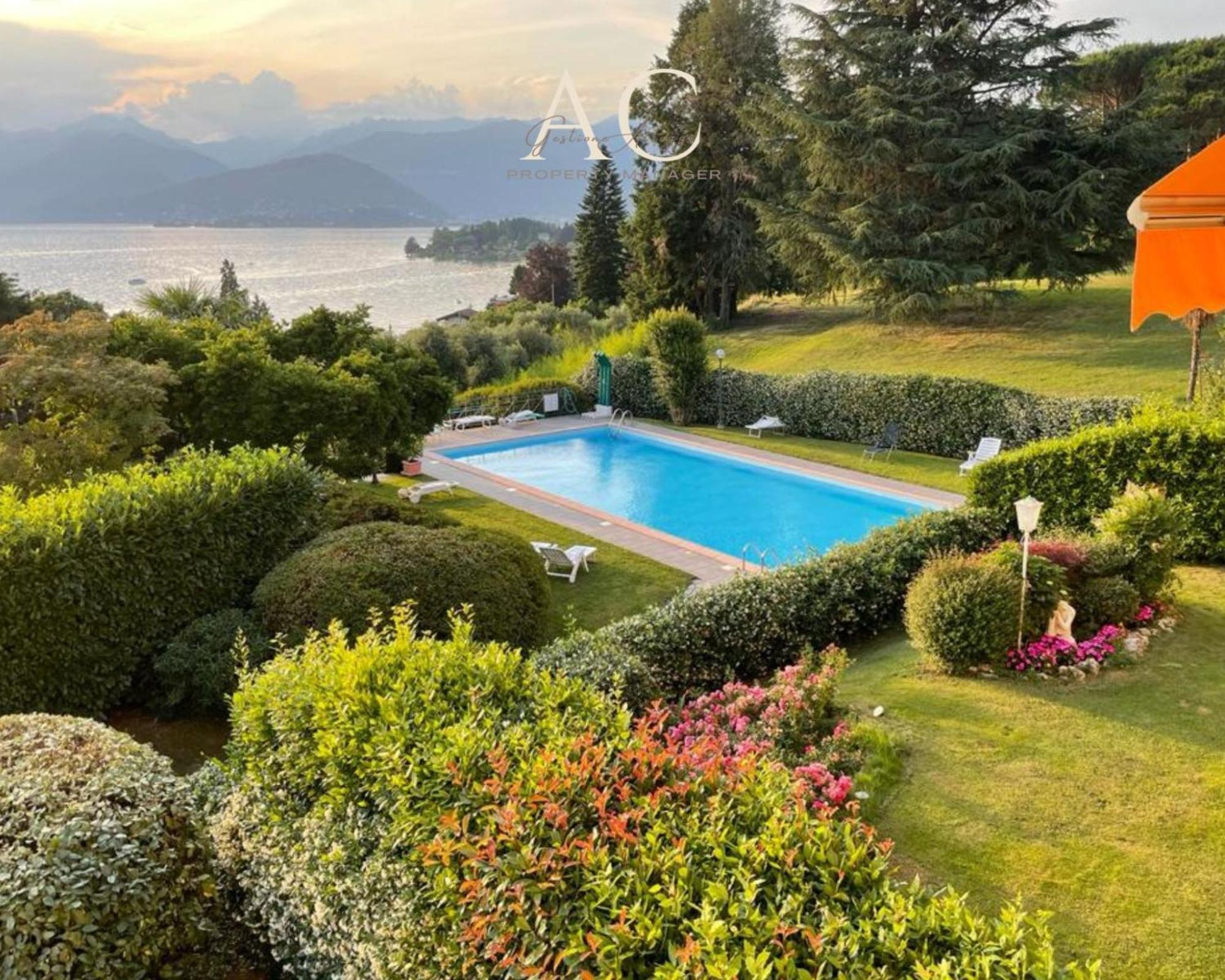 The House On The Lake Reno Di Leggiuno Exterior photo